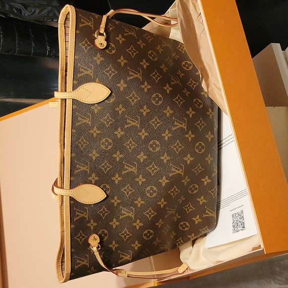Authentic LV MM Neverful Tote2021 - Picture 17 of 17